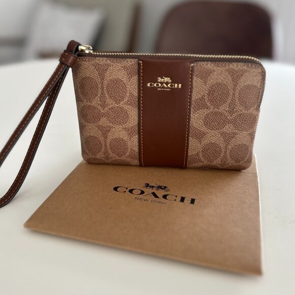 NWT Coach Corner Zip Wristlet In Signature Canvas in Gold/Tan/Brown w/Box $88 - Picture 1 of 3